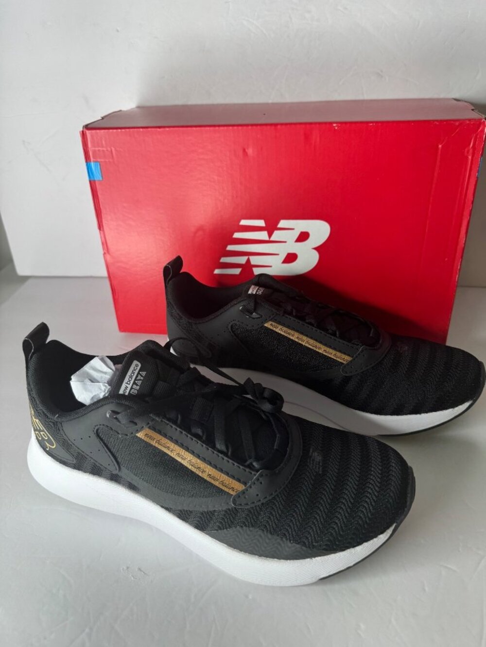 New Balance Women's Beaya Running Shoes Lace-Up Black Gold #WBEYLB Size 9 NIB - Picture 2 of 7